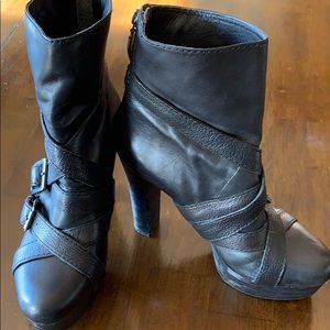 Guess booties Size 7.5 4.5” heel
